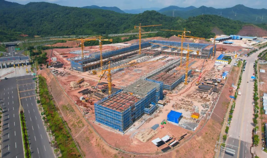 紫金銅箔項(xiàng)目建設(shè)現(xiàn)場(chǎng) 紫金銅箔項(xiàng)目建設(shè)現(xiàn)場(chǎng)