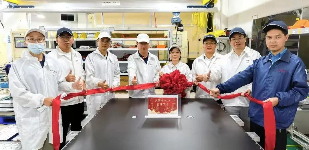 億緯鋰能首件大圓柱系統產品成功下線 圖片來源:億緯鋰能 億緯鋰能首件大圓柱系統產品成功下線 圖片來源:億緯鋰能