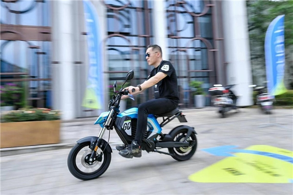 摩獸發(fā)布旗下首款新國(guó)標(biāo)潮玩跨騎電自Pesgo one 摩獸發(fā)布旗下首款新國(guó)標(biāo)潮玩跨騎電自Pesgo one