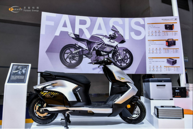 孚能科技展臺(tái)上展出的ZEEHO AE8展車