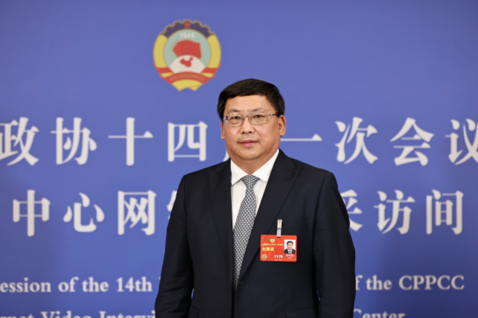 全國政協(xié)委員,中國誠通控股集團有限公司黨委書記、董事長朱碧新 全國政協(xié)委員,中國誠通控股集團有限公司黨委書記、董事長朱碧新