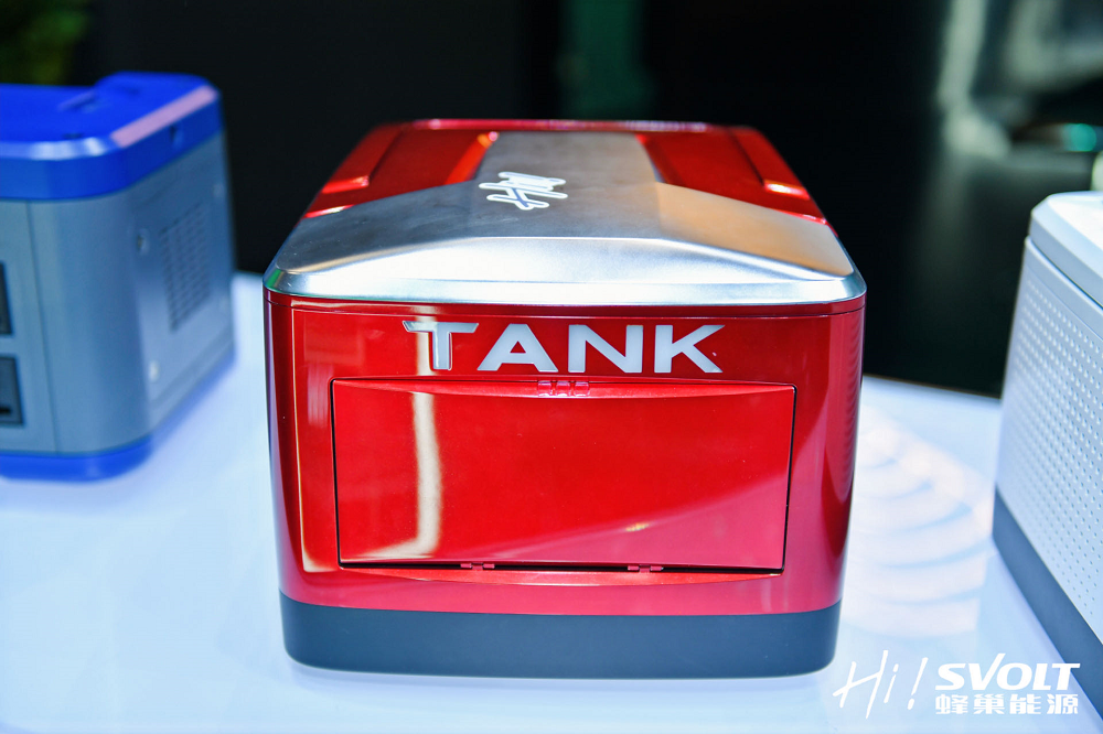 持續(xù)發(fā)力儲能 蜂巢能源上海車展首發(fā)坦克聯(lián)名款便攜式儲能電源
