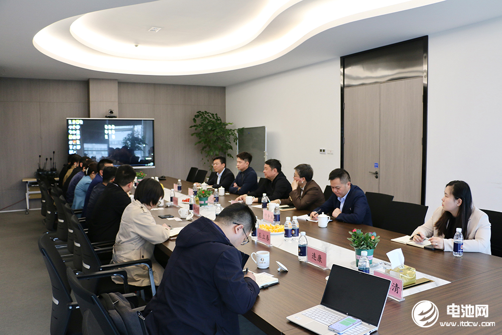 中國電池新能源產(chǎn)業(yè)鏈調(diào)研團一行參觀考察鑫鉑瑞 中國電池新能源產(chǎn)業(yè)鏈調(diào)研團一行參觀考察鑫鉑瑞