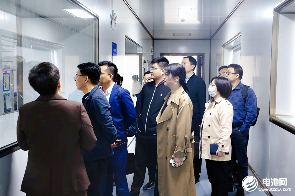 中國電池新能源產(chǎn)業(yè)鏈調(diào)研團一行參觀考察鑫鉑瑞 中國電池新能源產(chǎn)業(yè)鏈調(diào)研團一行參觀考察鑫鉑瑞