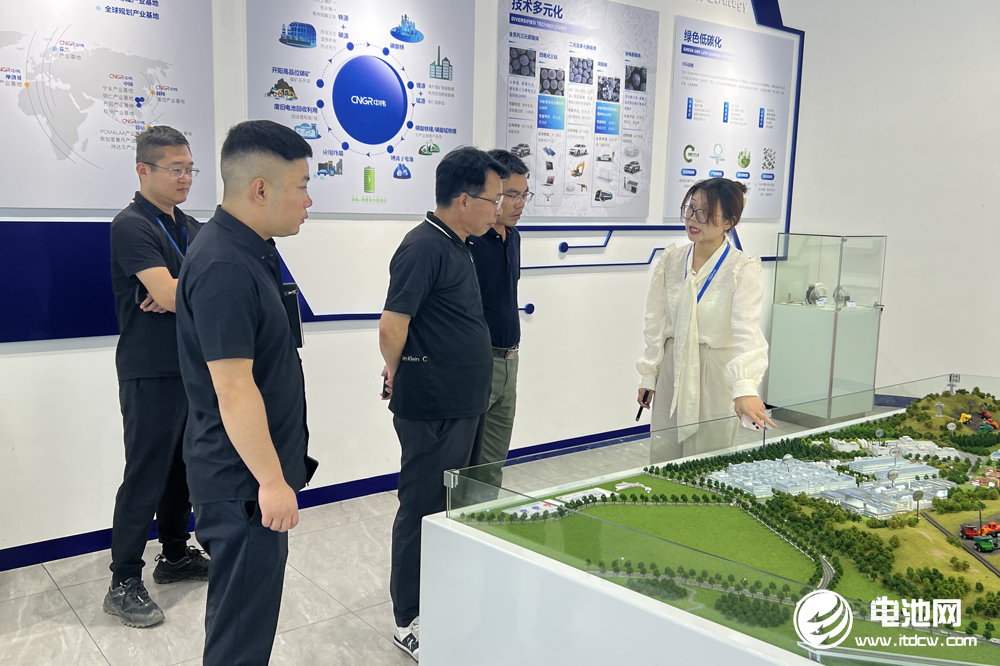 中關村新型電池技術創新聯盟秘書長于清教一行參觀考察貴州中偉儲能