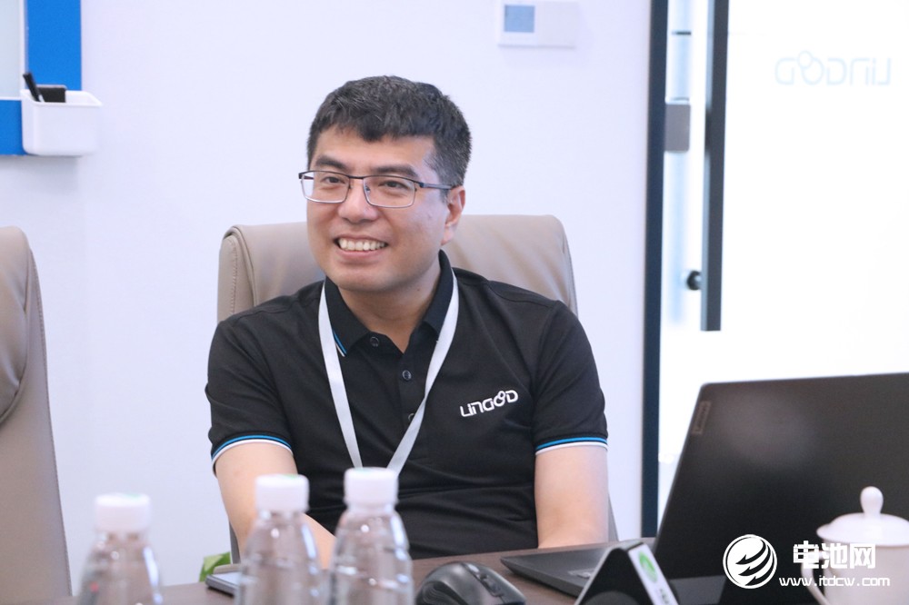 中關(guān)村新型電池技術(shù)創(chuàng)新聯(lián)盟秘書長于清教一行參觀考察靈鴿科技