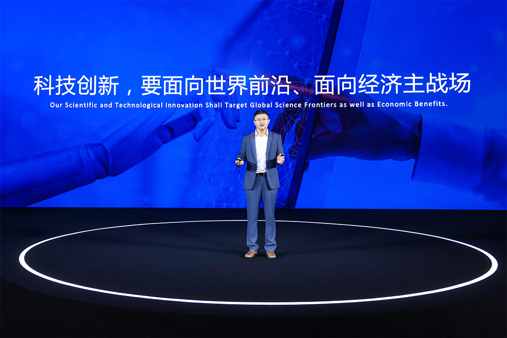 （寧德時代首席科學家吳凱現場發言）