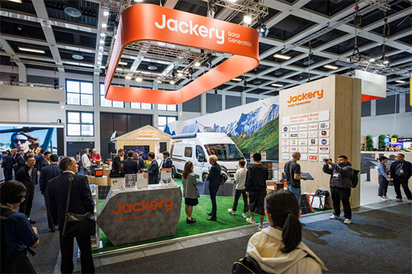 華寶新能旗下Jackery電小二光充戶外電源Plus家族新品歐洲首秀