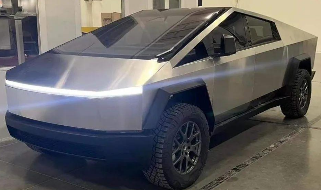 預(yù)計(jì)將于2024年量產(chǎn)交付的裝載4680大圓柱的Cybertruck 預(yù)計(jì)將于2024年量產(chǎn)交付的裝載4680大圓柱的Cybertruck