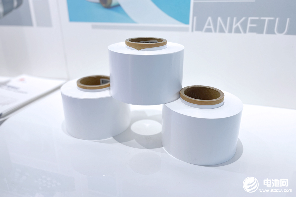 【隔膜周報】一上市公司成功研發(fā)半固態(tài)電解質(zhì)復(fù)合膜！芳綸涂覆電池或率先突破高端車型