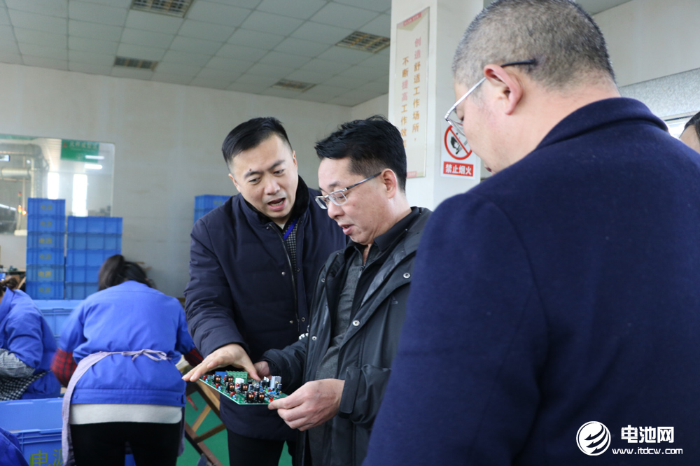 中國電池新能源產(chǎn)業(yè)鏈調(diào)研團一行到訪江蘇金帆電源 中國電池新能源產(chǎn)業(yè)鏈調(diào)研團一行到訪江蘇金帆電源