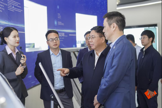 蔚來汽車李斌到訪國軒高科 就換電業務等探討合作