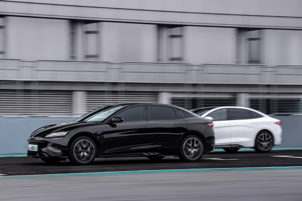 純電續航700km，比亞迪這個榮耀版車型真的被低估了！