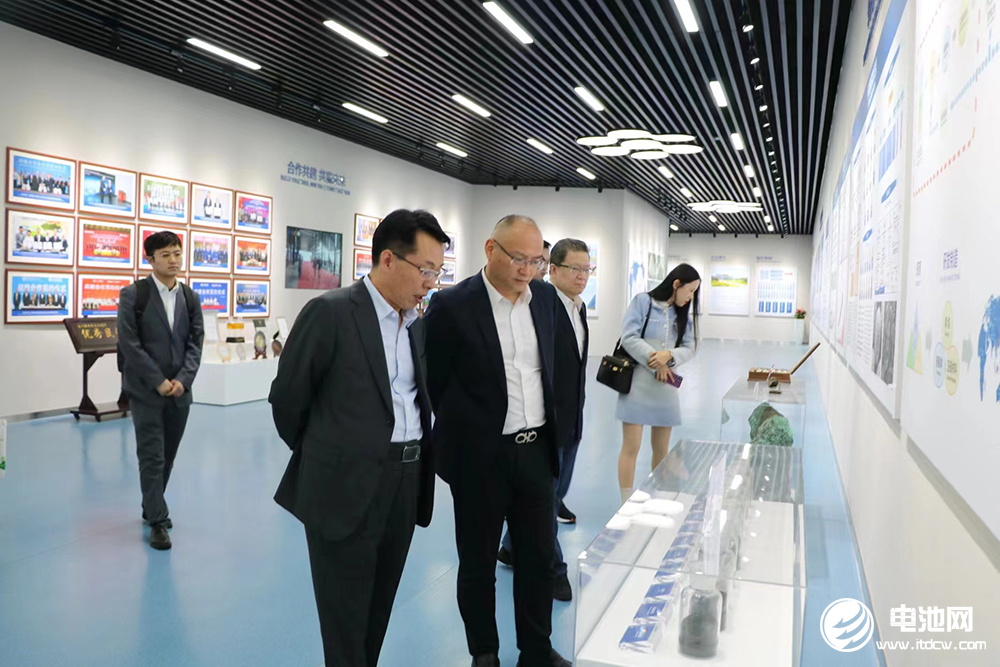 中國(guó)電池新能源產(chǎn)業(yè)鏈調(diào)研團(tuán)一行參觀考察華友鈷業(yè) 中國(guó)電池新能源產(chǎn)業(yè)鏈調(diào)研團(tuán)一行參觀考察華友鈷業(yè)