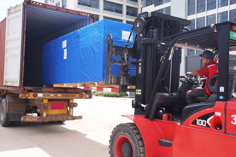 利元亨歐標(biāo)高端注液機(jī)出貨法國 助力提高電池性能與安全