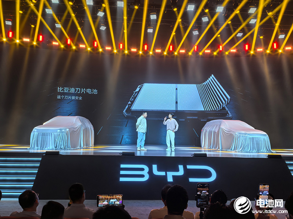 國民SUV雙車共舞!比亞迪距離第1000萬輛新能源車下線不遠了! 國民SUV雙車共舞!比亞迪距離第1000萬輛新能源車下線不遠了!