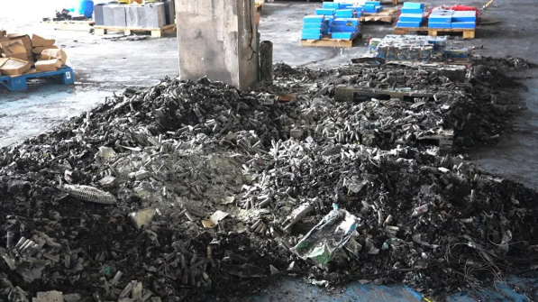 靜靜堆放的鋰電池也會爆炸？廣東佛山一電池廠燒了……