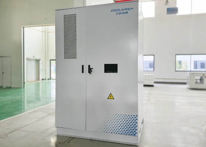 推進(jìn)1000套鈉/鋰電工商業(yè)標(biāo)準(zhǔn)儲(chǔ)能柜投放！眾鈉能源與安之孚合作