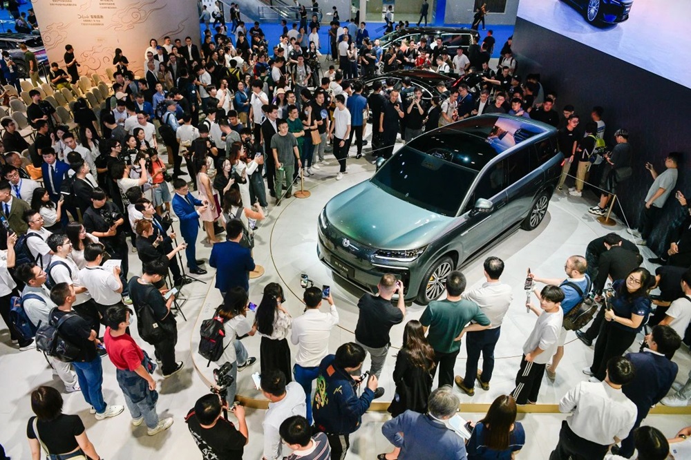 新能源車市瘋狂11月:多家車企“爆單” 僅兩家月銷不過萬