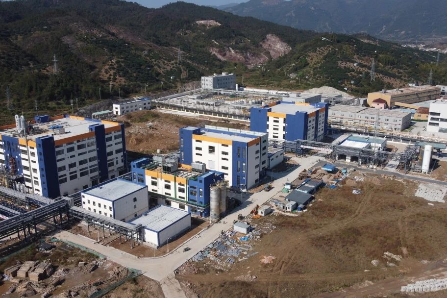 【電解液周報】兩大六氟磷酸鋰項目迎新進展！百億級添加劑項目傳新動態