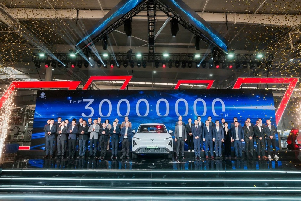 上汽通用五菱第3000萬(wàn)輛整車(chē)下線！新能源汽車(chē)銷(xiāo)量已超240萬(wàn)輛