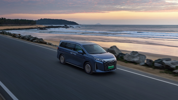 引領(lǐng)中大型智能MPV新趨勢！比亞迪夏售價24.98萬元起