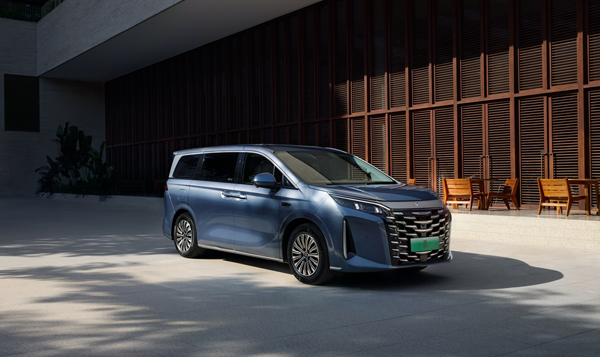 引領(lǐng)中大型智能MPV新趨勢！比亞迪夏售價24.98萬元起