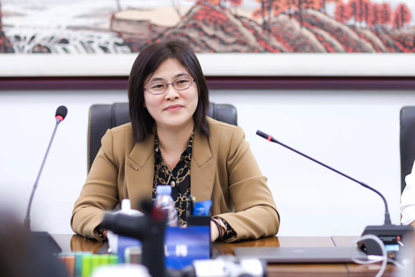 比克電池李鳳梅：祝愿全行業同仁向“芯”而行，順“芯”如意！