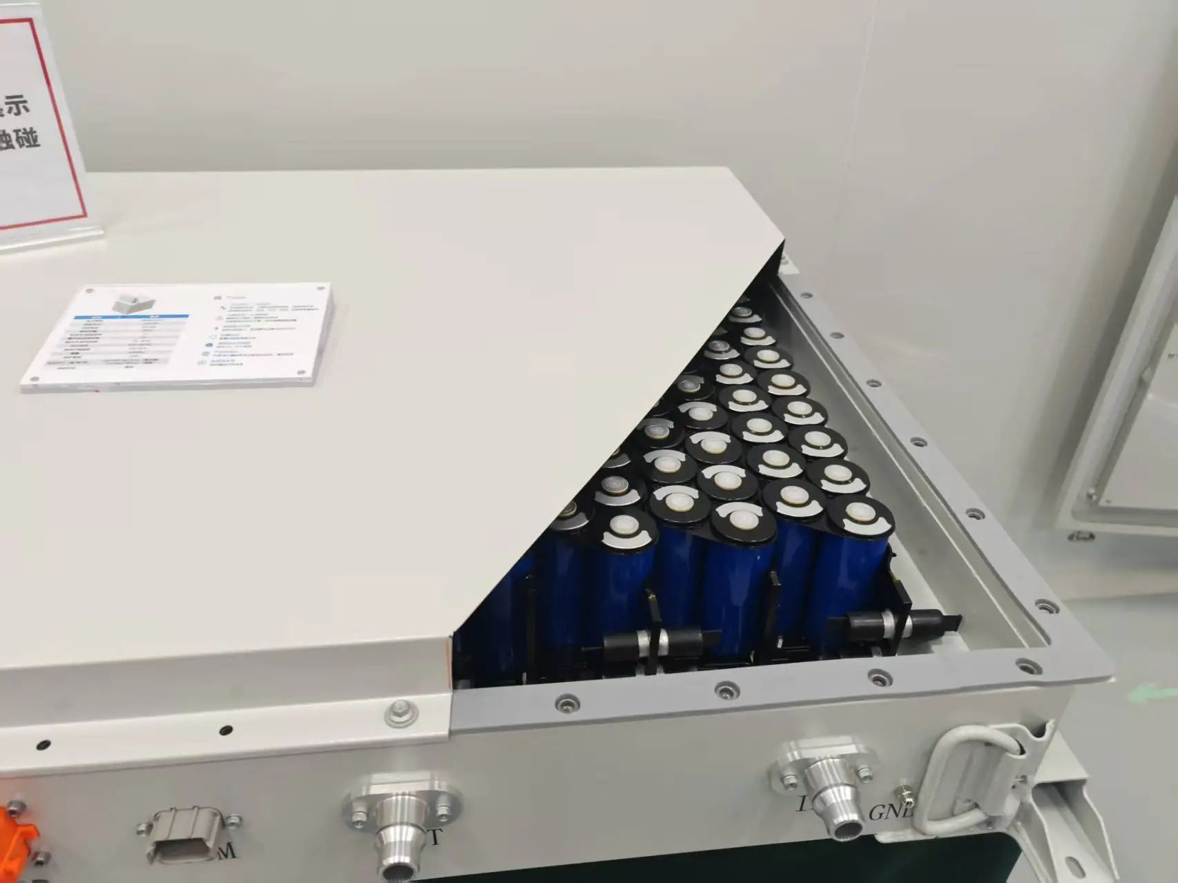 云山動(dòng)力大圓柱量產(chǎn)示范線投產(chǎn) 云山動(dòng)力大圓柱量產(chǎn)示范線投產(chǎn)