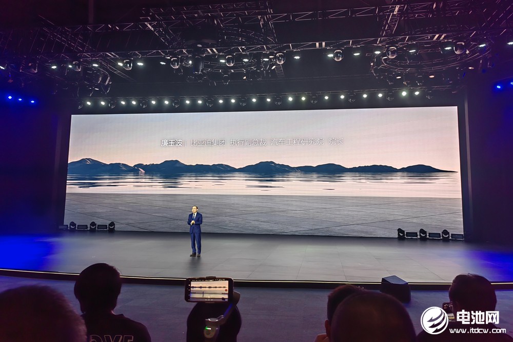 讓充電邁入“兆瓦時代”，比亞迪改寫新能源發(fā)展史？