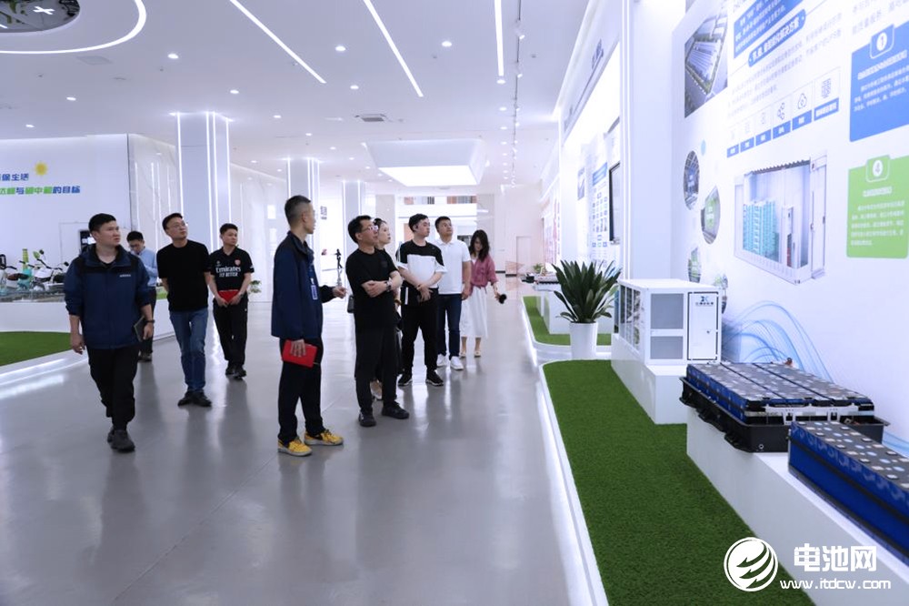 中國電池新能源產(chǎn)業(yè)鏈調(diào)研采訪團(安徽站)一行到訪巡鷹集團 中國電池新能源產(chǎn)業(yè)鏈調(diào)研采訪團(安徽站)一行到訪巡鷹集團