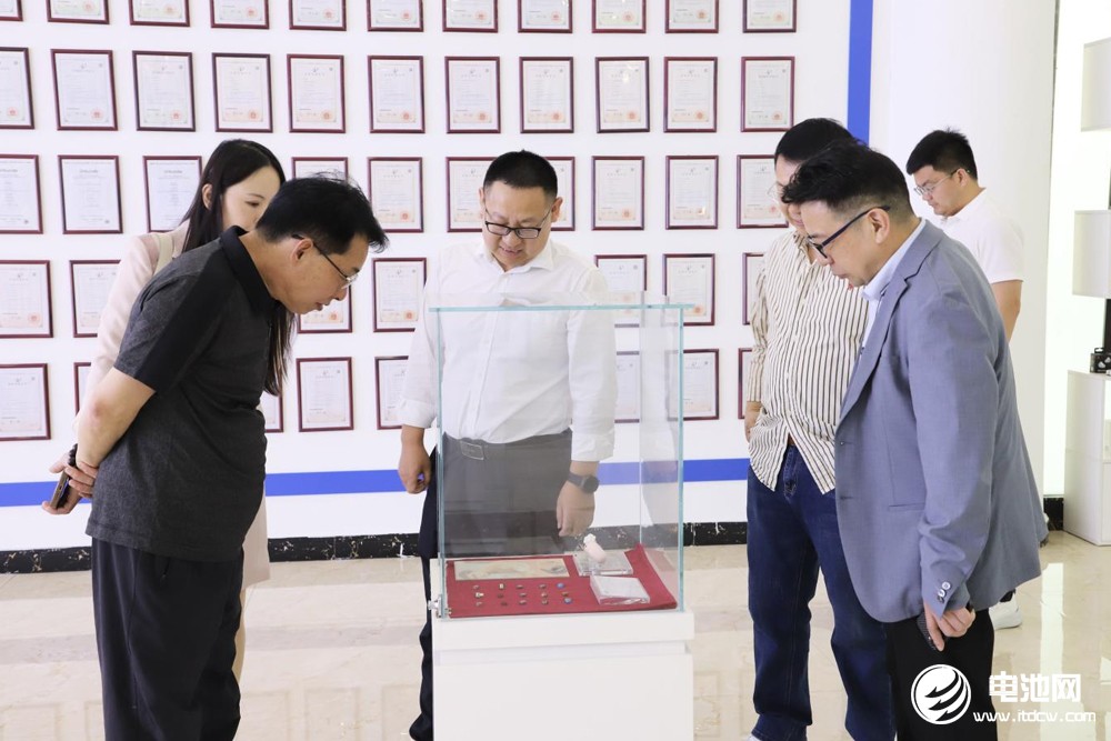 中國電池新能源產(chǎn)業(yè)鏈調(diào)研采訪團(廣東站)一行到訪微電新能源 中國電池新能源產(chǎn)業(yè)鏈調(diào)研采訪團(廣東站)一行到訪微電新能源