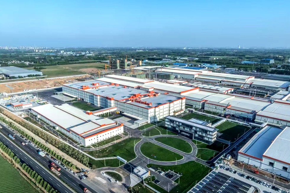 一邊是頭部企業(yè)擴(kuò)產(chǎn)從從容容!一邊是鋰電項(xiàng)目終止匆匆忙忙